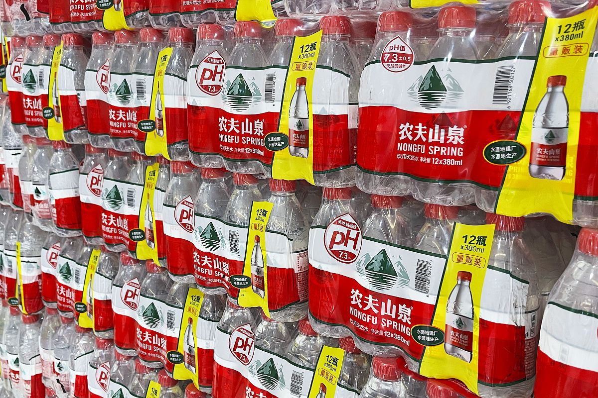 论文 《农夫山泉营销策略研究》 4、农夫山泉品牌形象维护与危机管理41 品牌形象的重要性 片段二千字