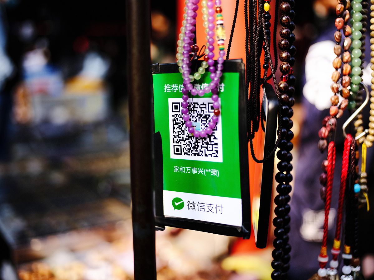 使用微信支付回调函数中修改各种订单状态的时候假如修改一半服务挂了钱已经支付给微信端了但是我们系统没有任何处理应该任何做