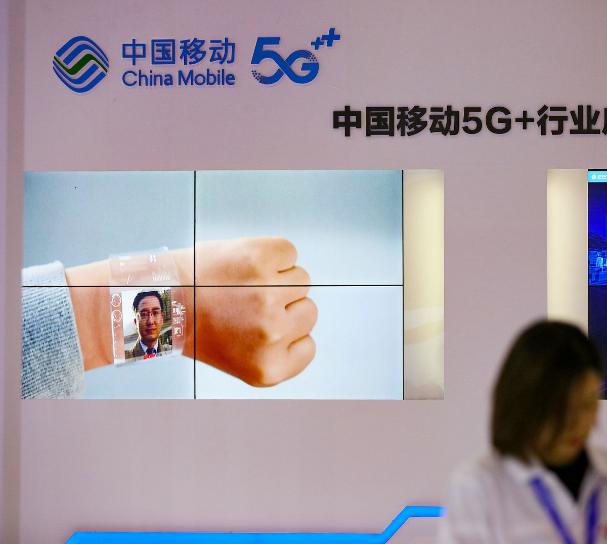 1 2008年中国移动因为在手机上违规植入广告而被广大用户投诉。该公司被指责侵犯了用户的隐私权和自主选择权。这个案例引发了人们对广告推送的伦理问题的关注。就以上案例用工程伦理观工程造福人类科学发展观全面分析这个案例