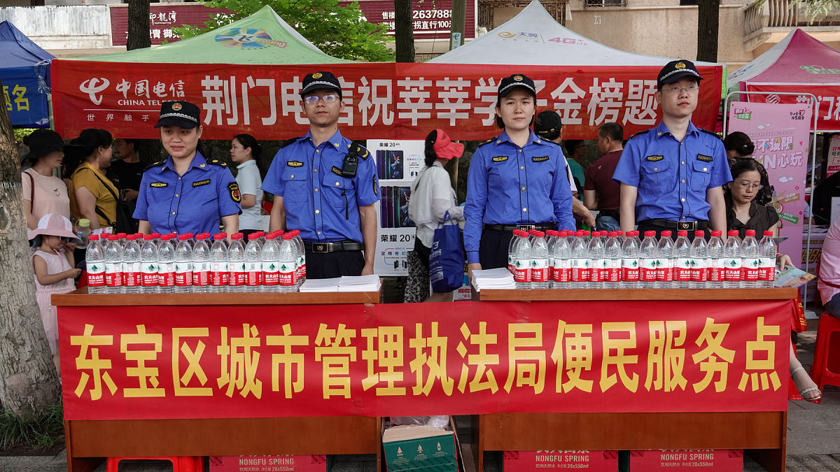 在此之前我们需要知道城管和农管分别属于什么部门 这句话正确吗？改成怎样合适如果那是什么什么局用部门一词合适吗