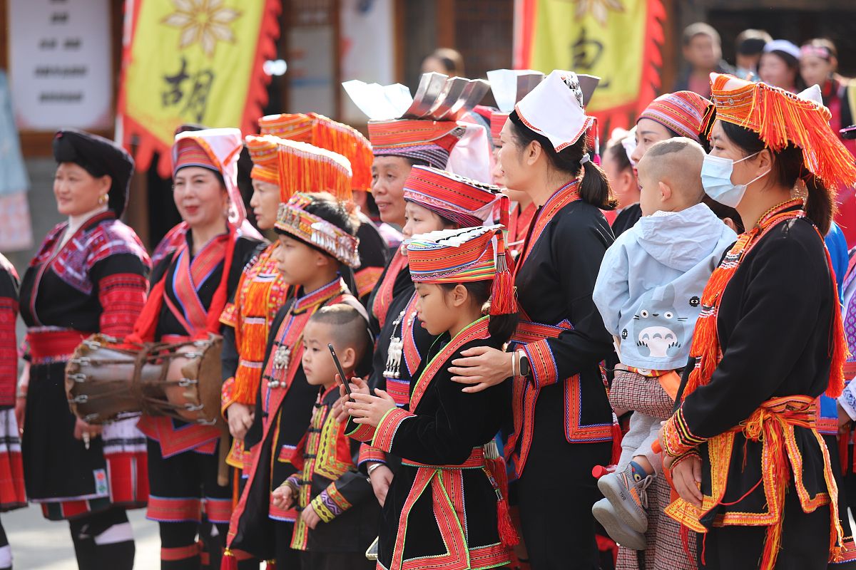 2021年11月27日,瑶族盘王节活动在南宁市相思小镇举行.