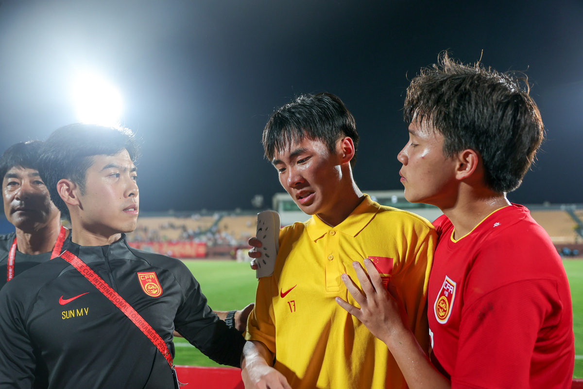 以王柯杰的风格描述一下中国参加卡塔尔世界杯
