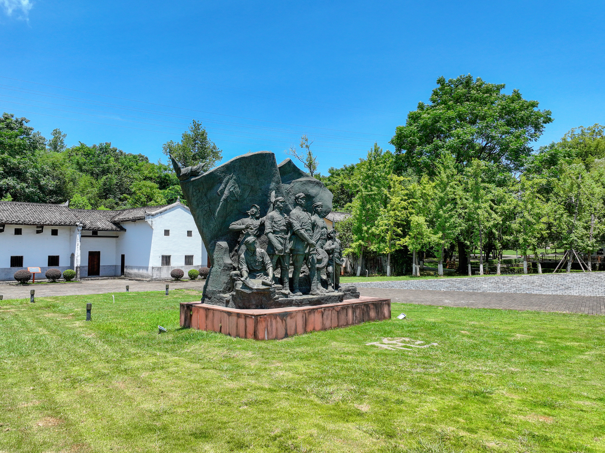 大一学生在信阳市新县许世友将军故里社会实践请写一篇200字的社会实践报告