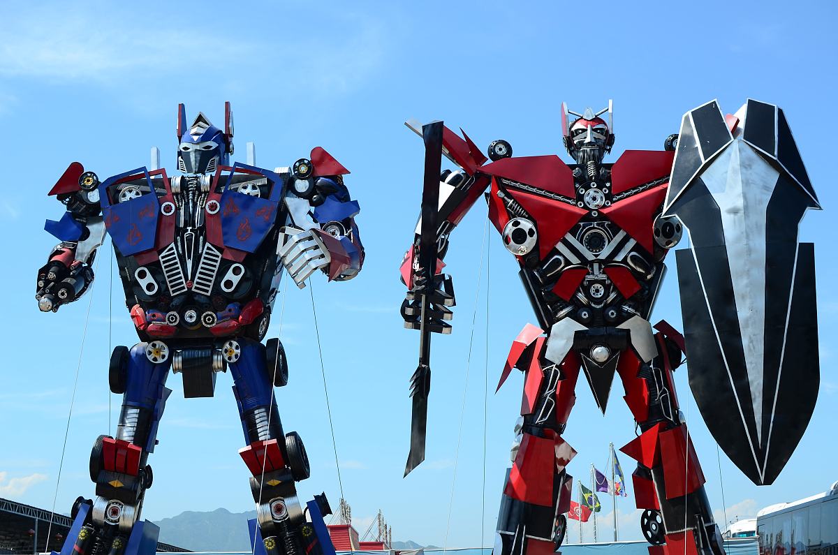 写一篇霸天虎大火车和霸天虎闪电的故事