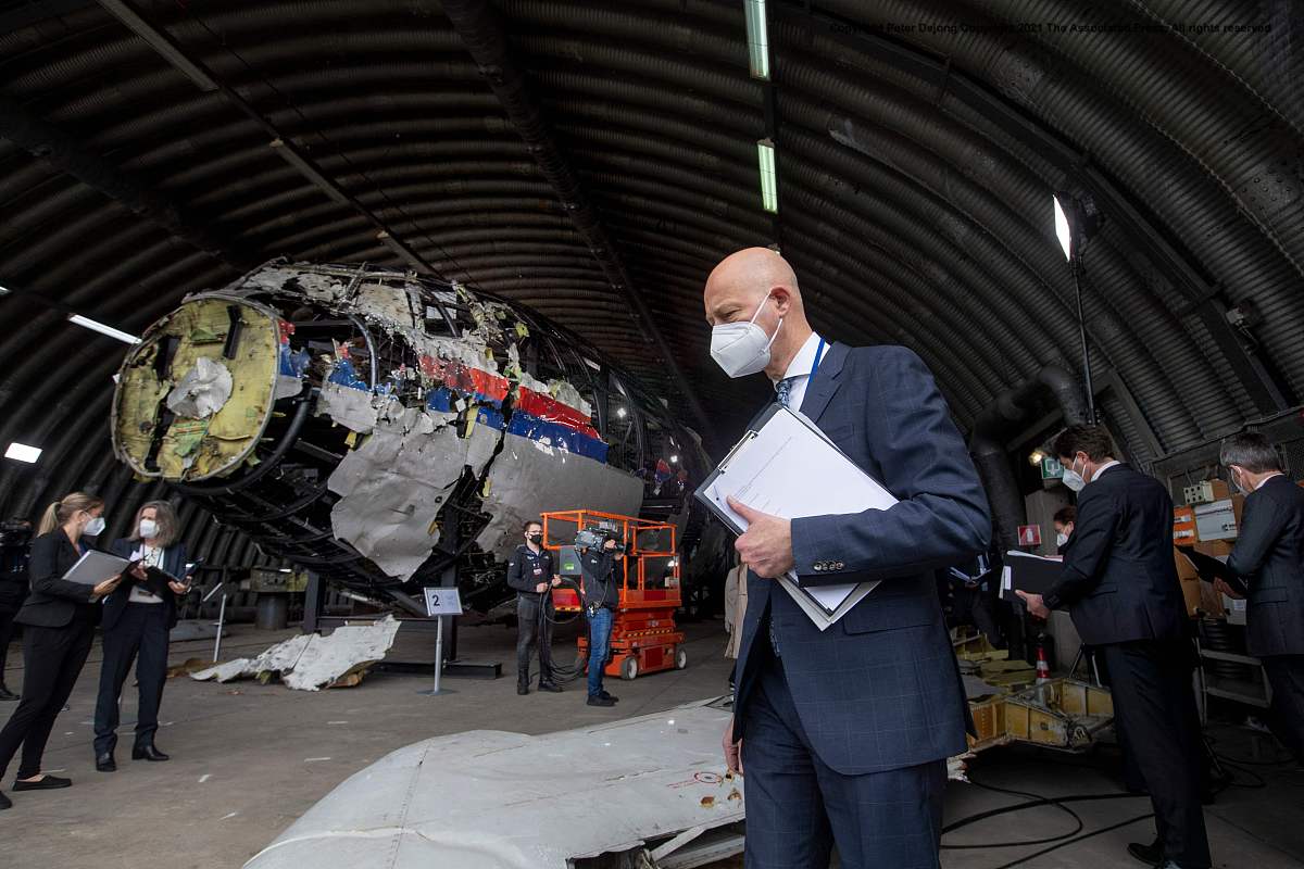 当地时间2021年5月26日,荷兰南部gilze-rijen空军基地,审判法官和律师