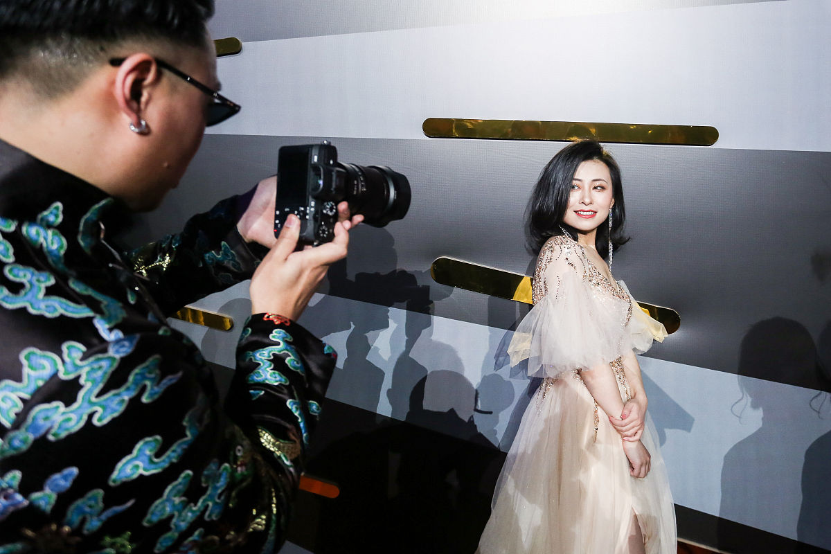 怎样把吴倩雯这个名字介绍给别人一下子就记住。