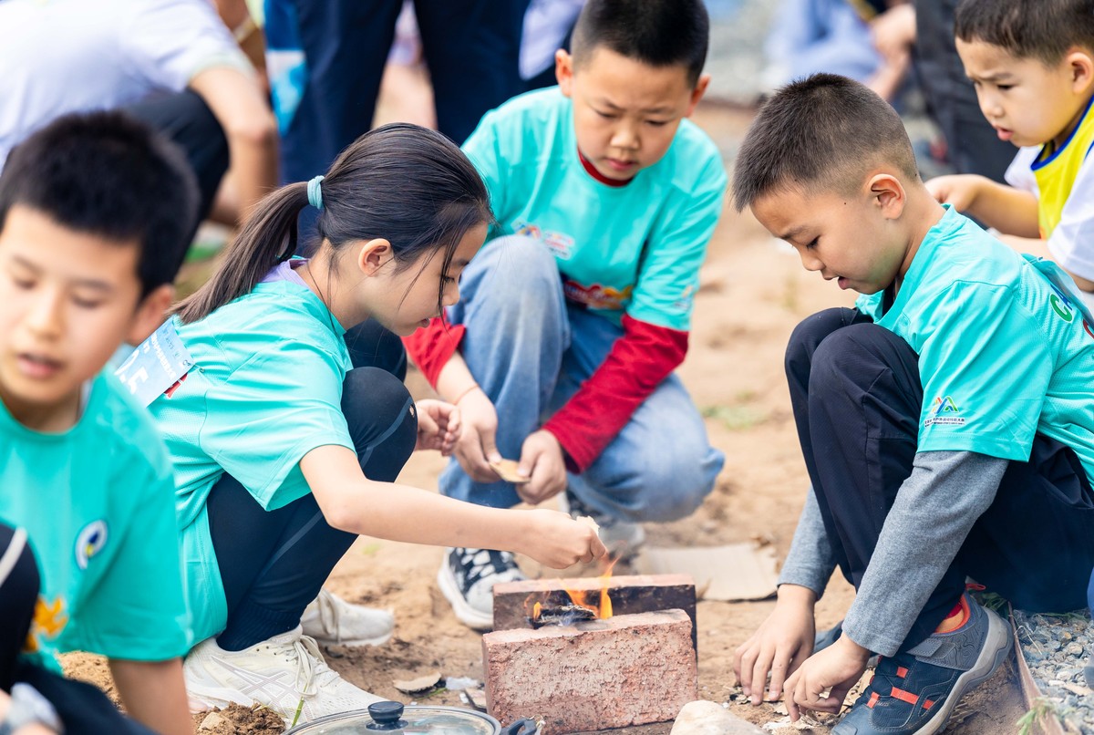五一劳动节小学生户外教学：自然探索、野餐、运动等精彩活动