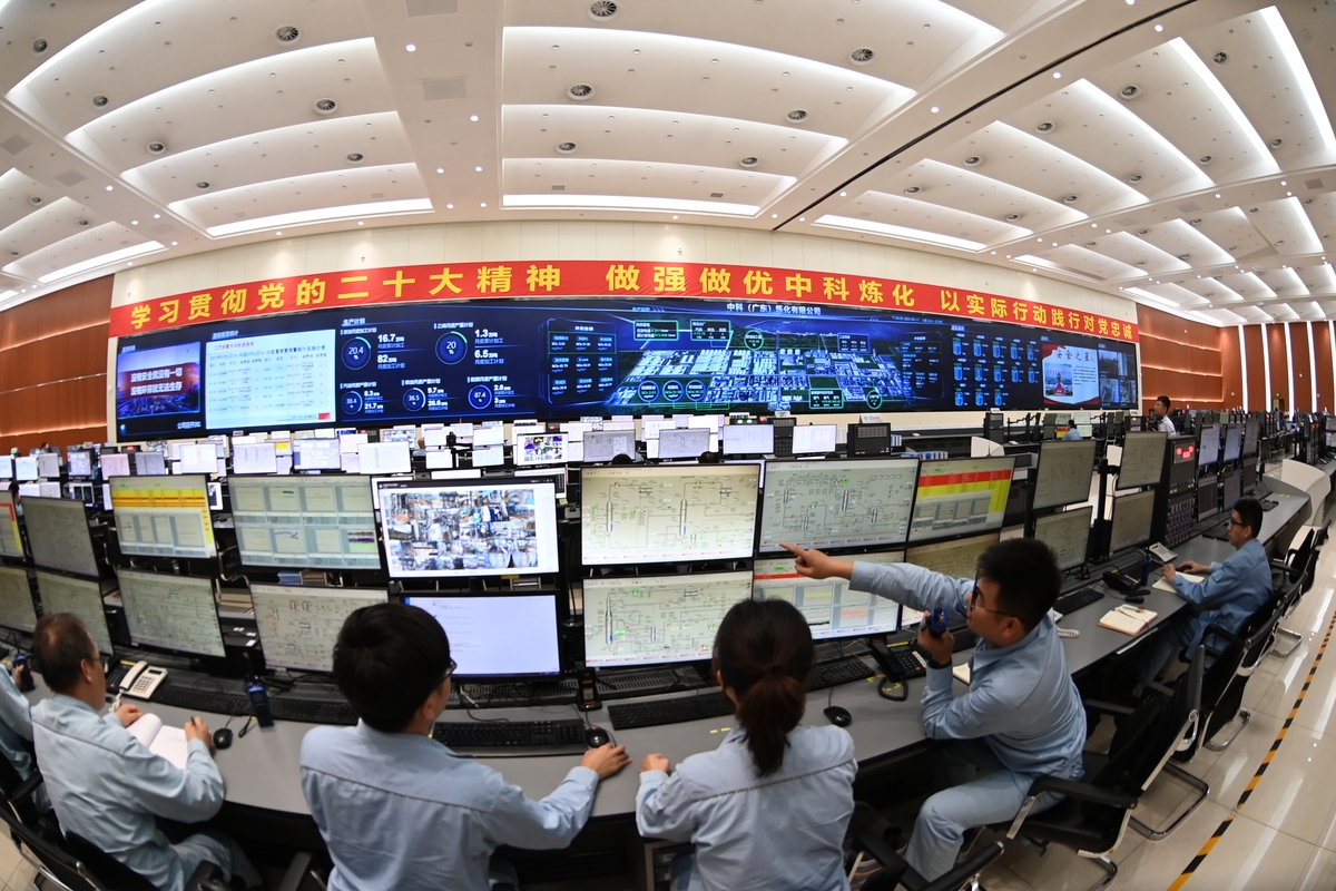 时间2023年6月4日地点双丰工业园区人员包含第七师应急局领导和第七师部分企业要求写一篇通用的领导莅临检查园区可视化智慧平台的总结材料500字左右