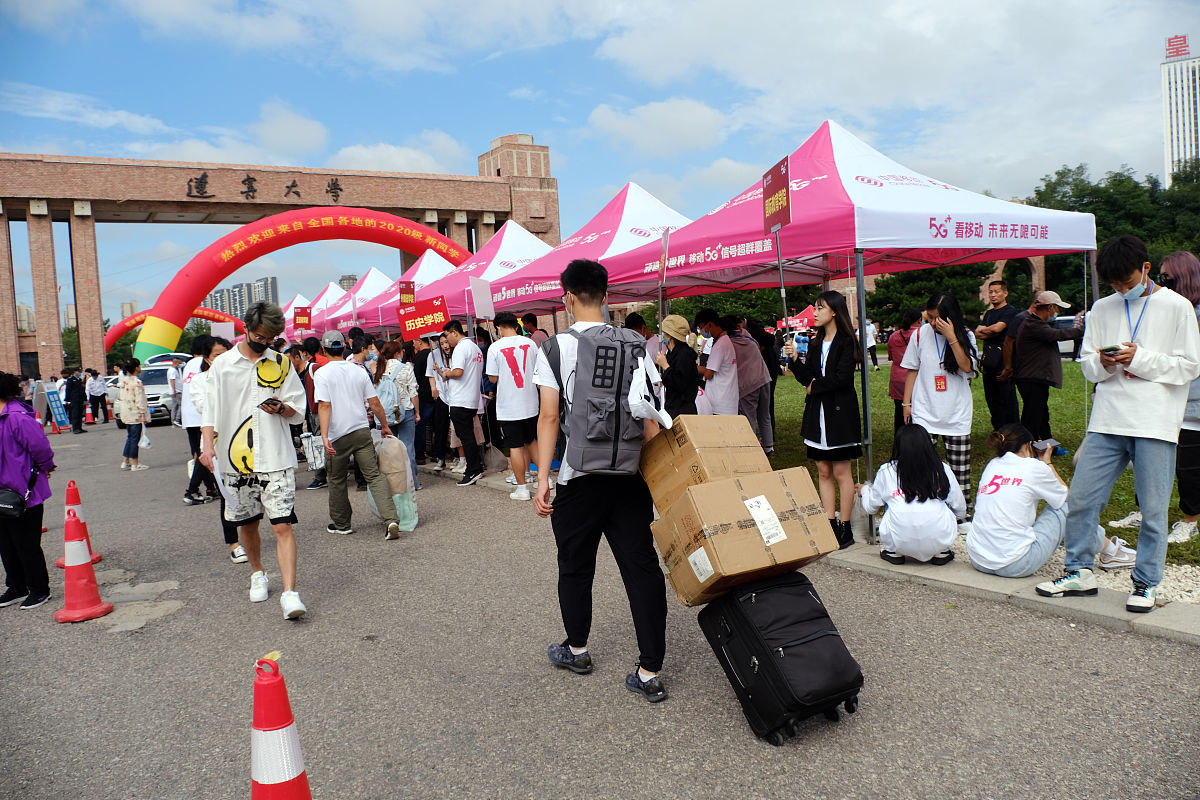 大一新生开学报到第一天：从迎新仪式到晚会，开启大学新生活