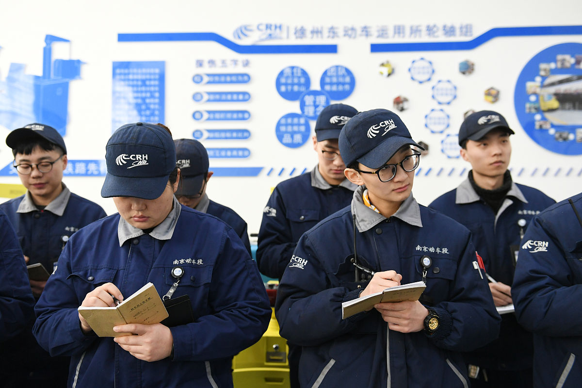 机务一线风采：风雨无阻，默默付出