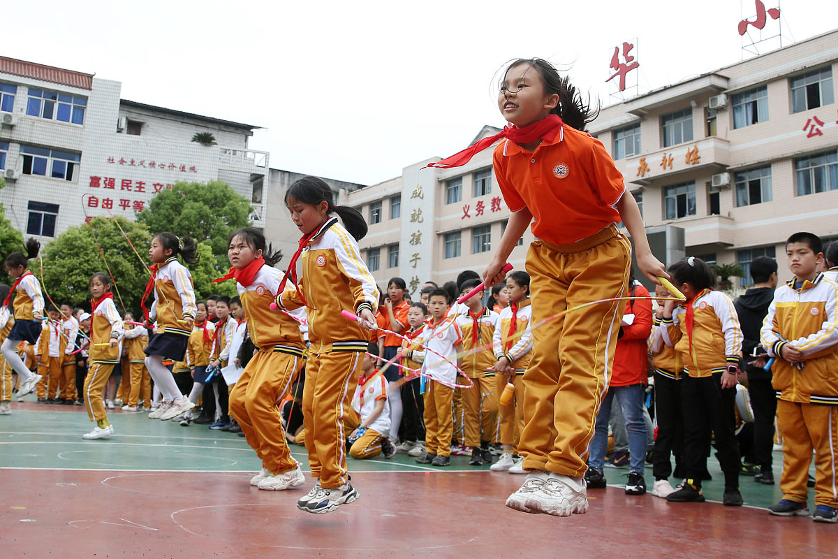 重庆商务学校专业学制几年、需要学几年