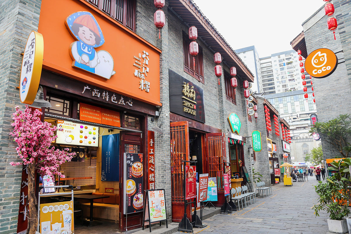 路边的门店干什么，