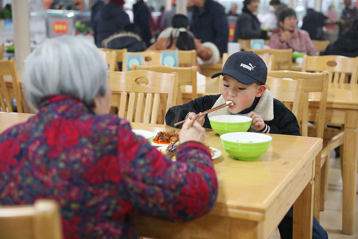 重庆人文科技学院招生老师QQ及电话