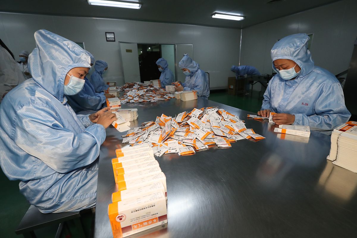 1以下哪项不是采用无菌生产工艺。2分A 无菌分装粉针剂B 大容量注射剂C 冻干粉针剂D 滴眼剂2关于压差描述以下说法错误的是2分A 压差设计是气流由高至低B 洁净区与非洁净区间压差应不小于10PaC 洁净区不同功能间压差应大于5PaD 活性炭称量间需保持负压3不同空气洁净度等级的洁净室之间以及洁净室与非洁净室之间的压差应不低于Pa2分A 10B 15C 5D 204物料准备、产品配制和灌装或分装等