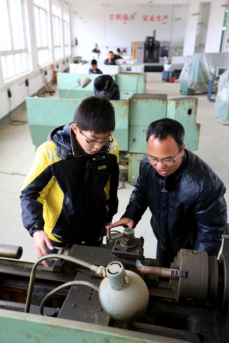 成都铁路学校特色：培养铁路工程技术人才的摇篮