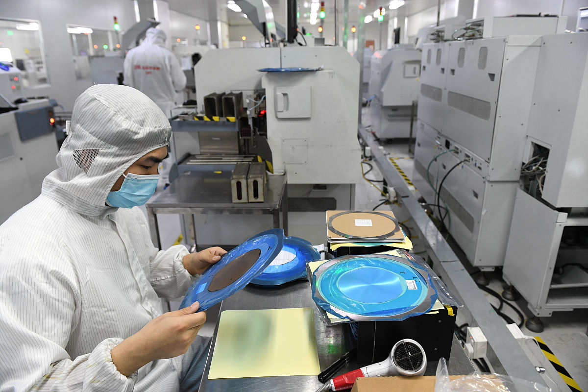 芯片制造工艺详解：从硅片到芯片的完整流程