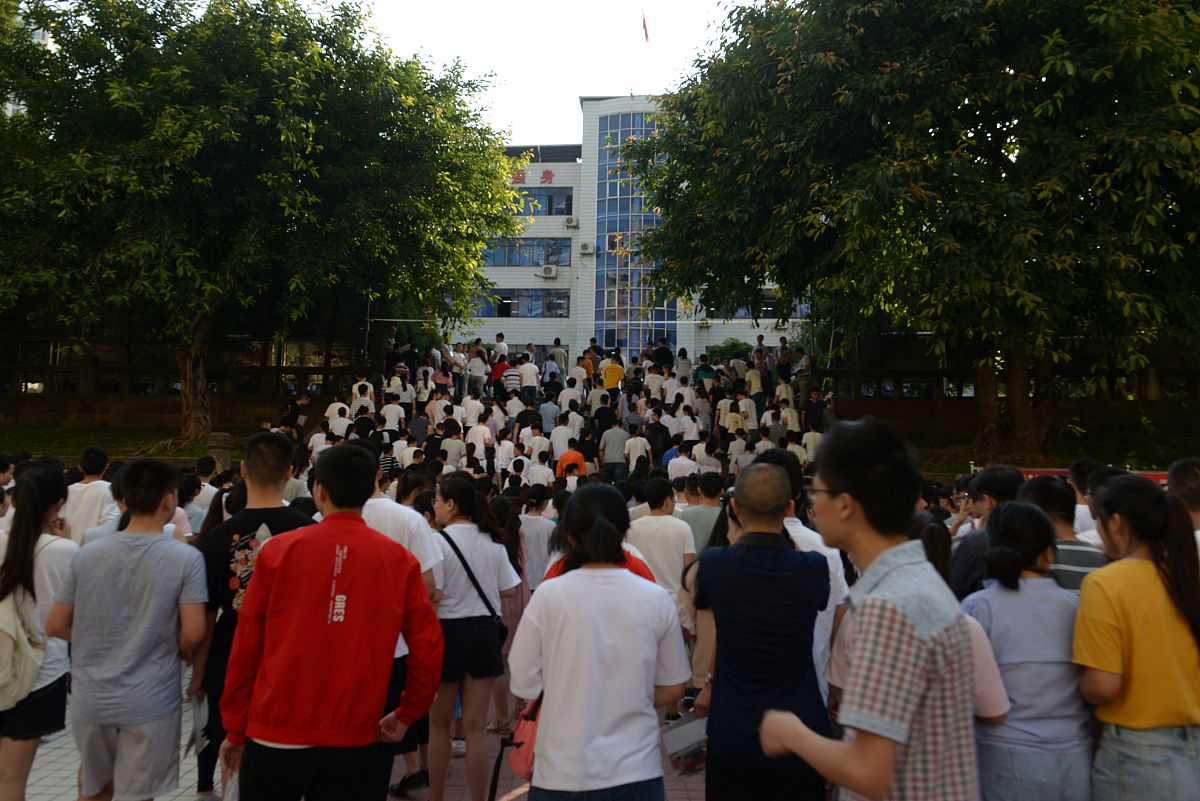 崇州市职业中专学校官网地址 - 了解学校信息和资源的重要途径