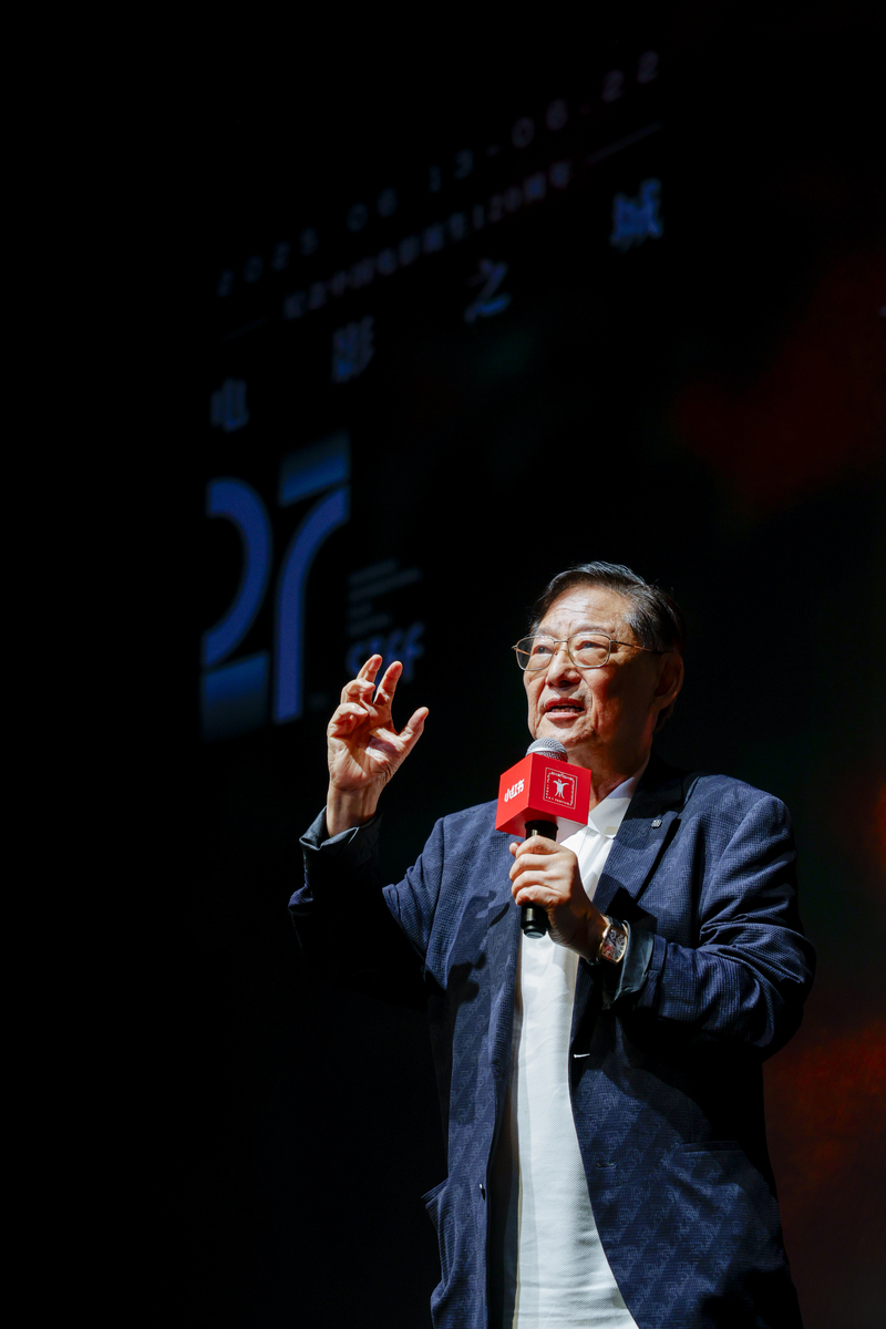 我是一个害怕鬼喜欢有趣、反转情节的人请为我推荐一部电影