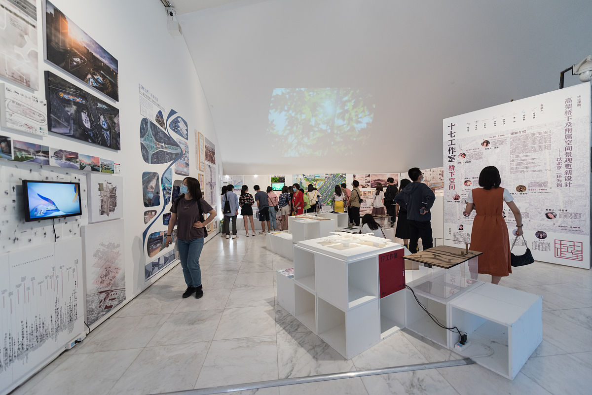 筹办某高校的毕业设计展作为项目经理你负责展览设计部分请写出具体的成本控制计划