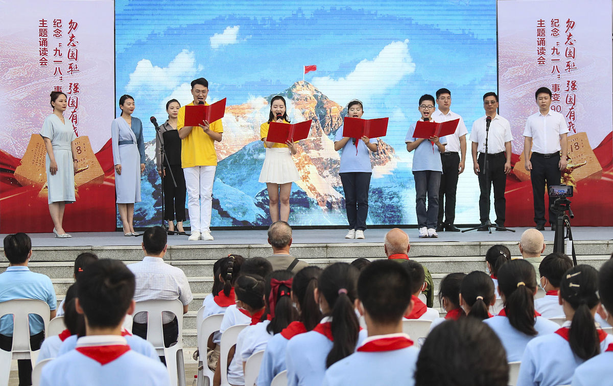 小学朗诵诗歌：传承经典，筑梦未来（300字）