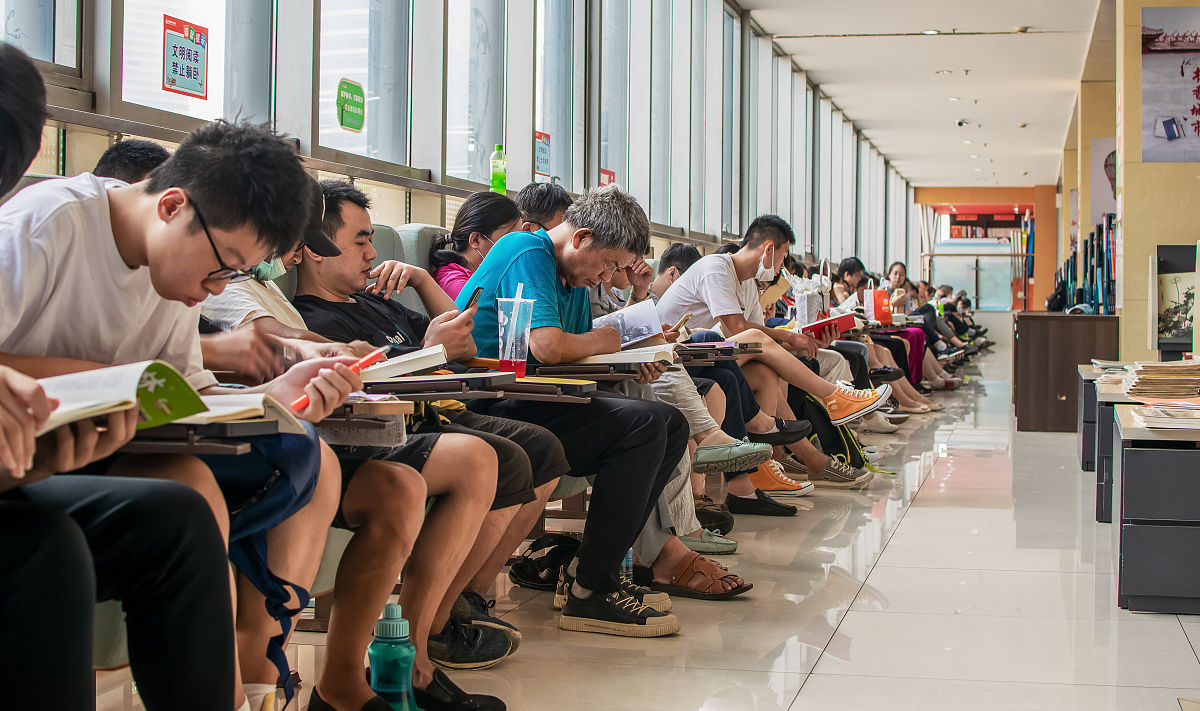 成都职业技术学校：如何帮助孩子远离手机沉迷