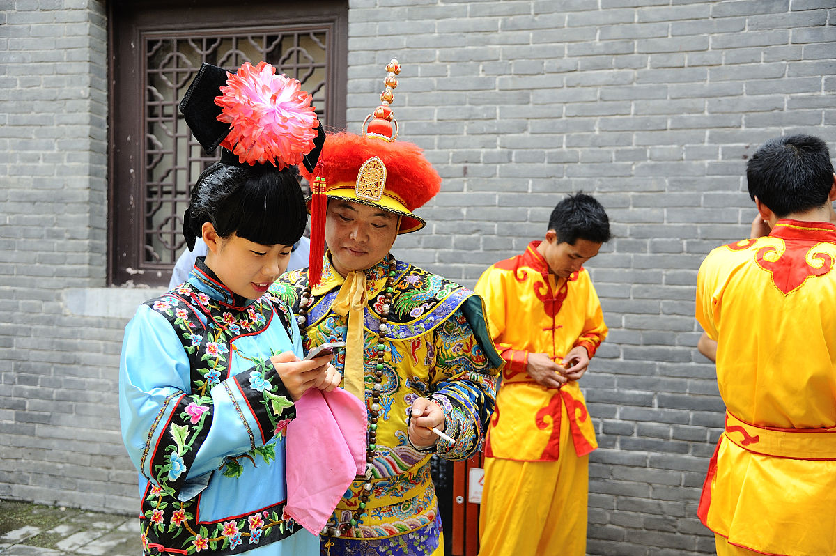 2016年5月1日,郑州,大型实景剧《慈禧驾临康百万庄园》在河南巩义康百