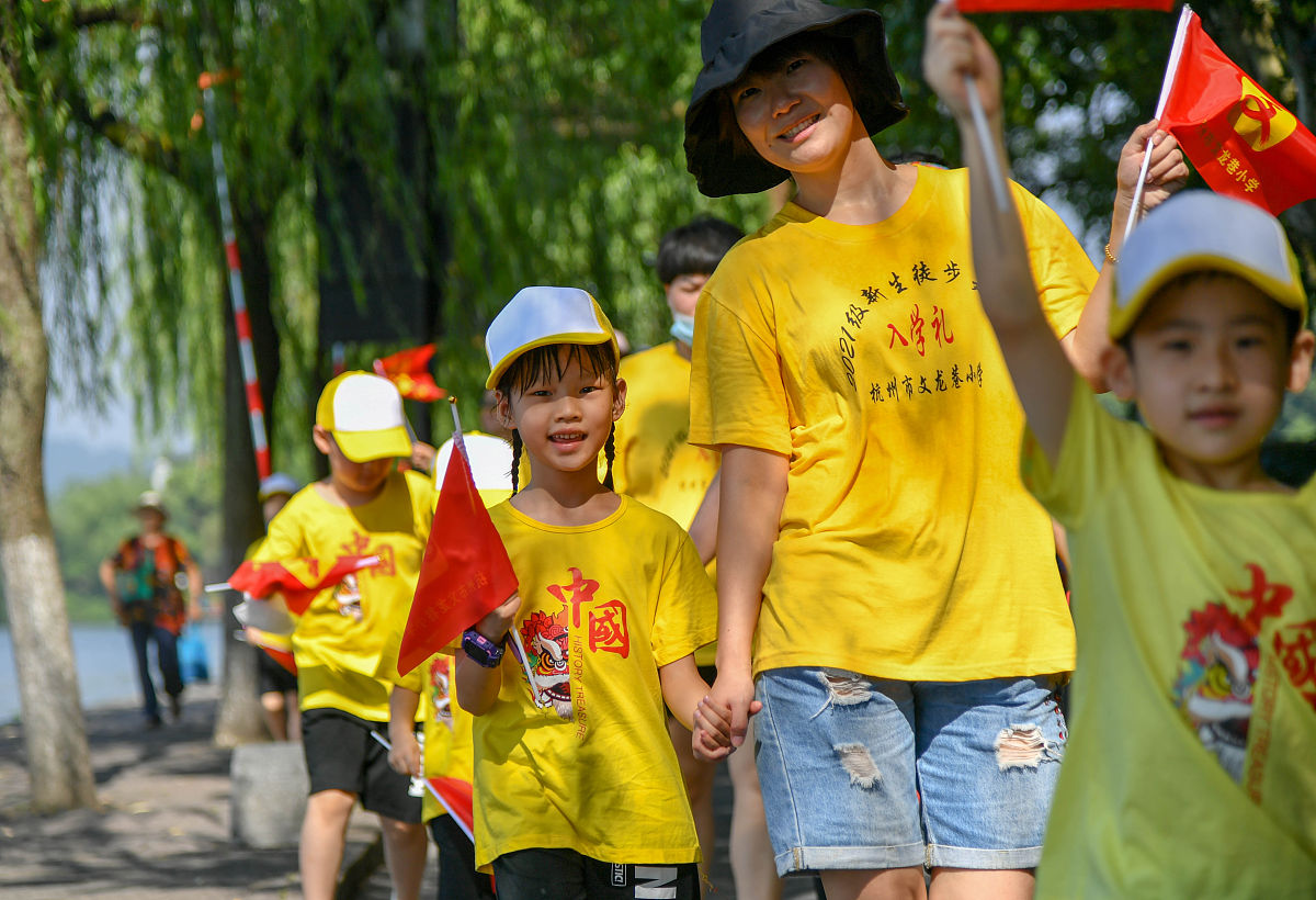 2007年我小学一年级请问我现在几岁了