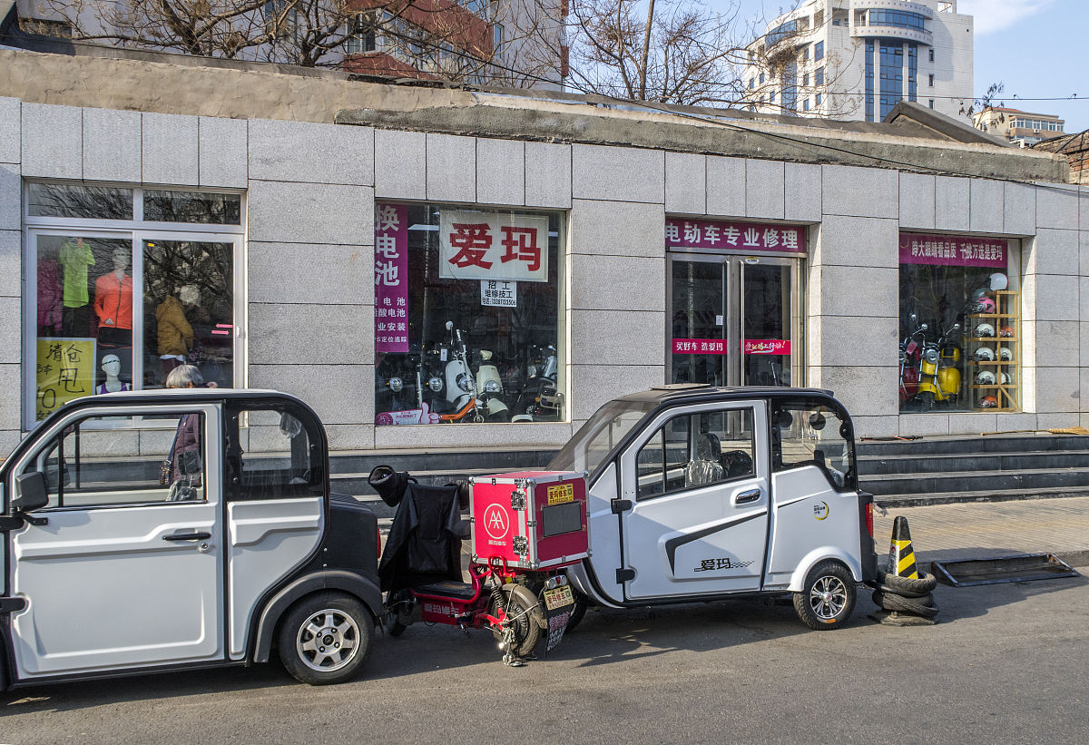 一个75KW的三相电机供电电压是380V当频率为50时其中每一相电流时多少