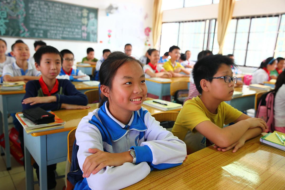 写一篇因为在学校上课和王添乐讲笑话被老师发现的检查