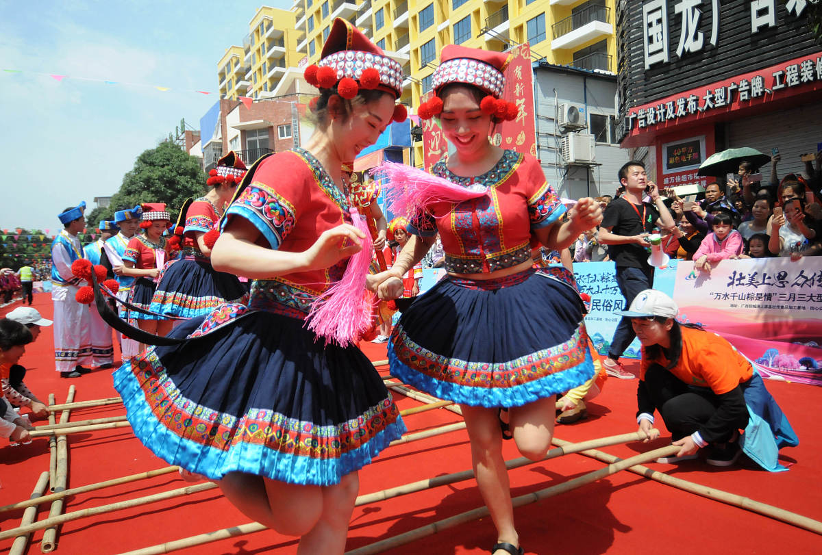 2018年 4月18日,在广西上思县举行的"三月三"大型民俗风情节上,少数民