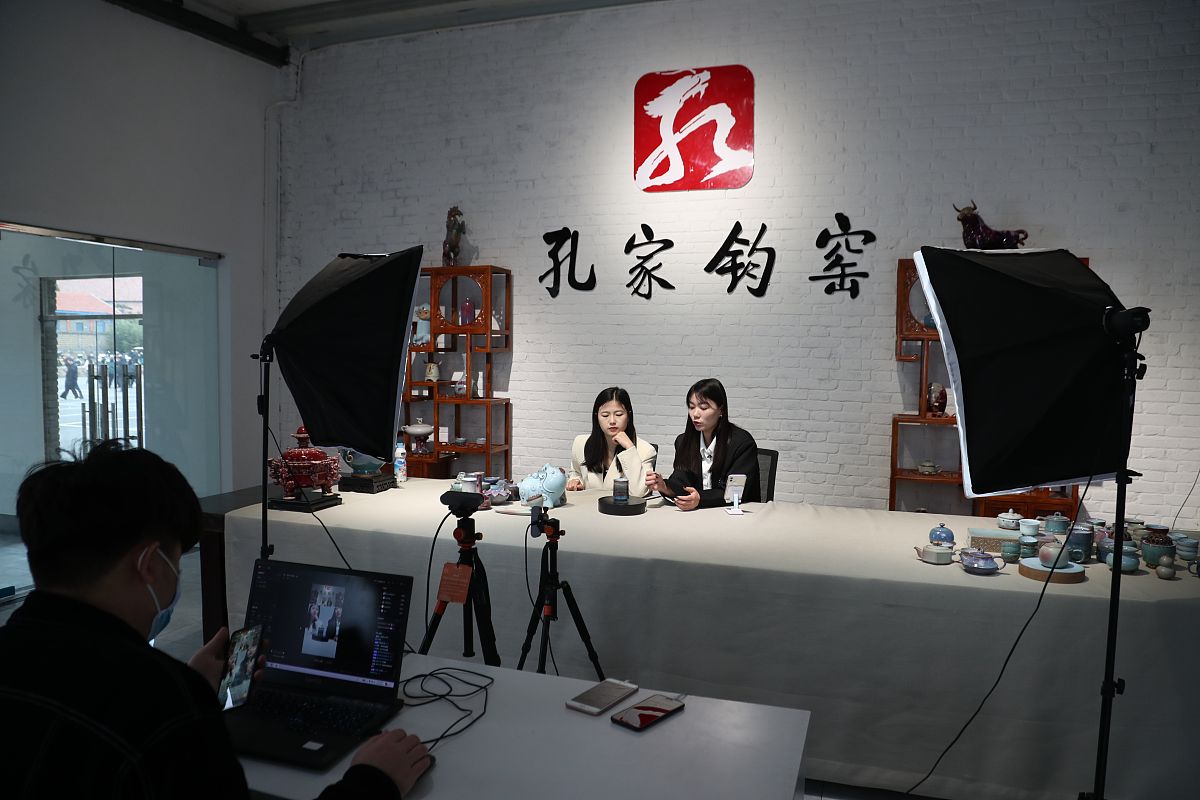 四川2021年读电子商务学校多少钱