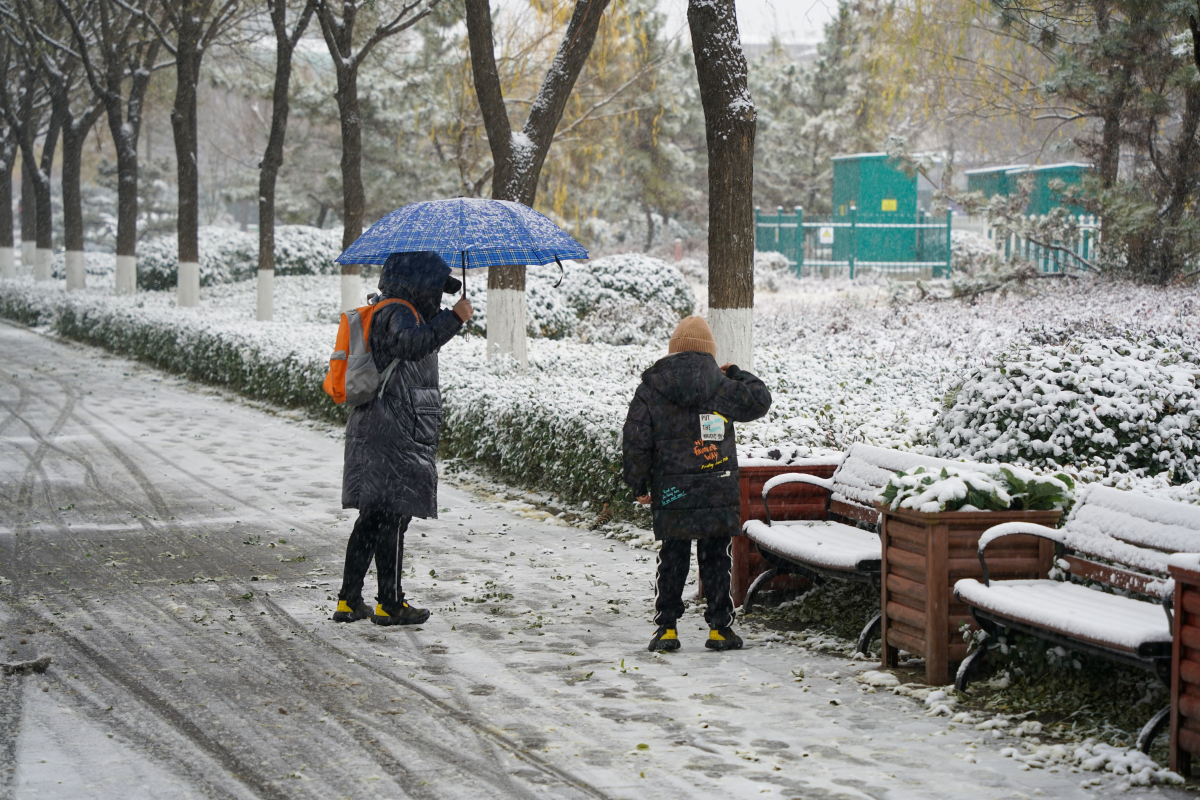 这场大范围的雨雪天气可不是随便说说的,它可是有气象卫星,雷达等高