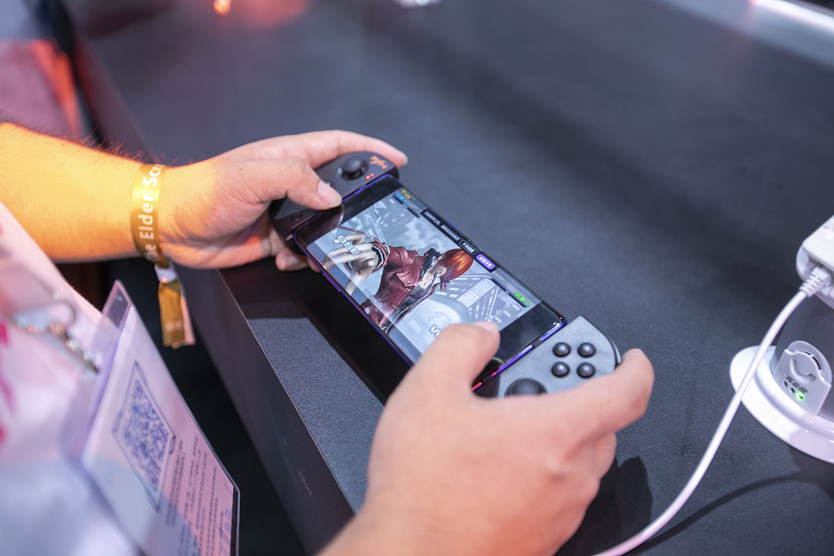 联想军团眼镜：为便携式游戏玩家打造私密大屏体验