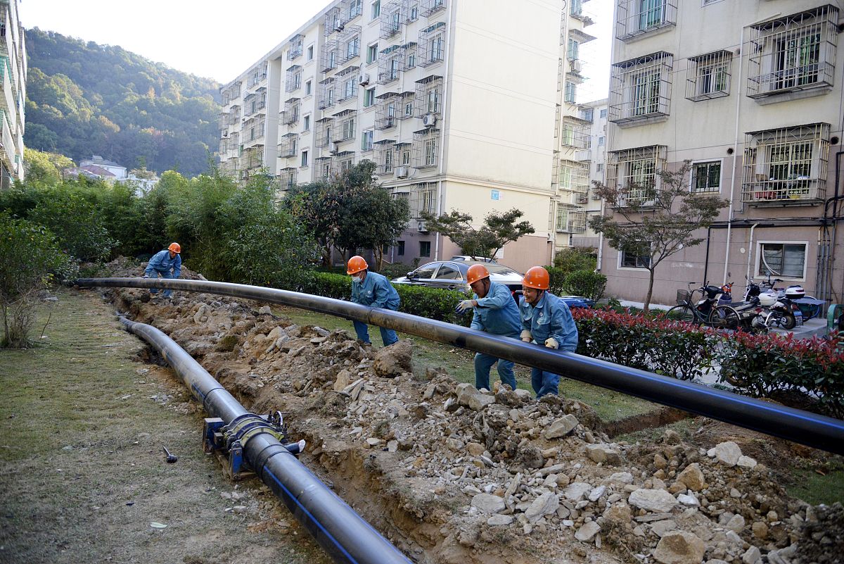 帮我写一份老旧低压区供水官网改造项目建议书