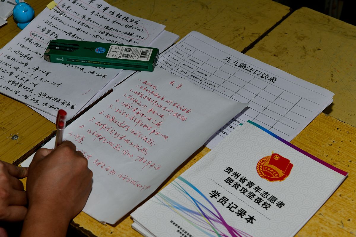 请主题为小学生在上下学及家里注意文明礼仪的演讲稿。