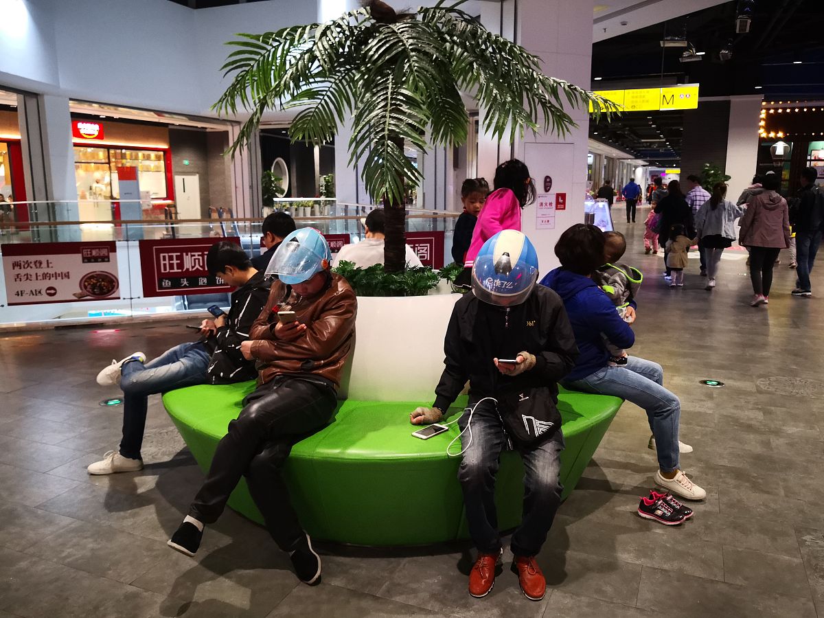 餐厅排队取餐策略：优化顾客等待时间，最大化餐厅评分