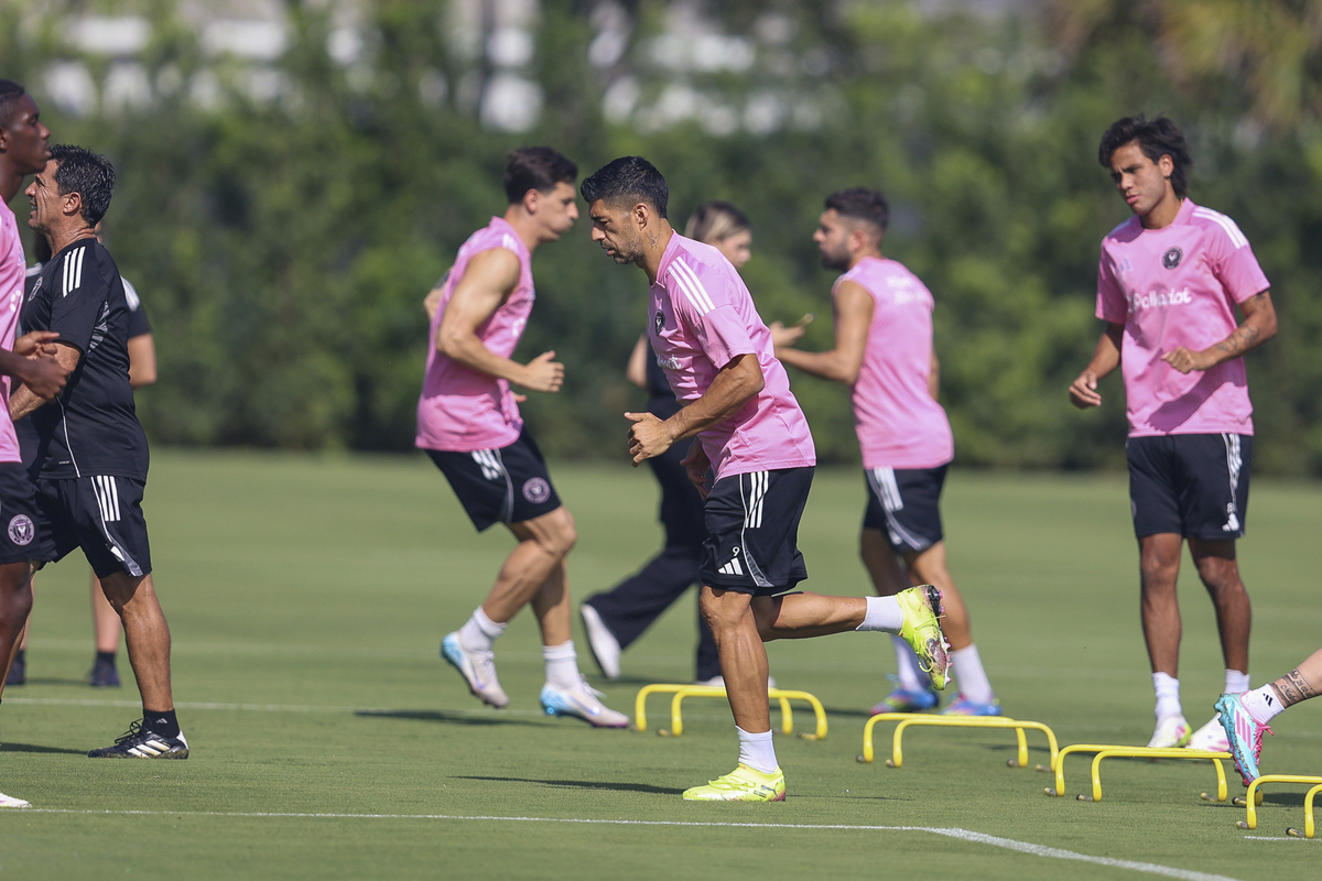 足球负重训练在足球训练中的应用研究：理论、方法、效果与实践