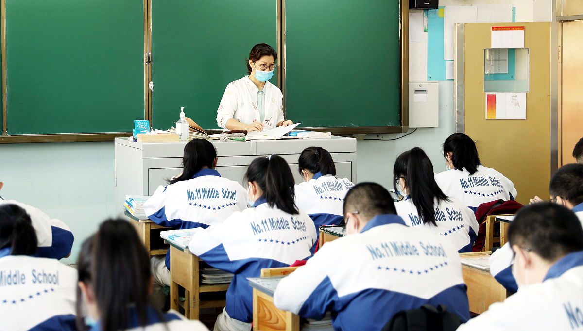 初中没毕业男孩学啥好