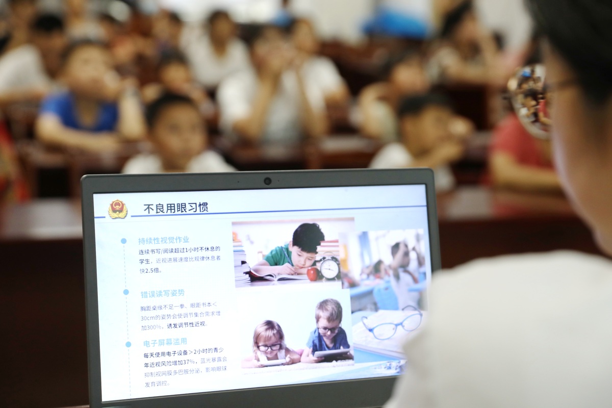 请写出一篇关于鸿合爱课堂录播的公众号推文