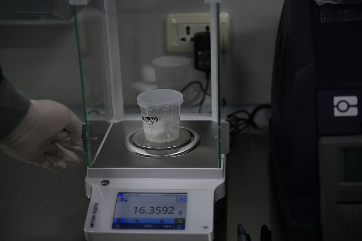 水分含量35湿基含油26。干基含油量多少