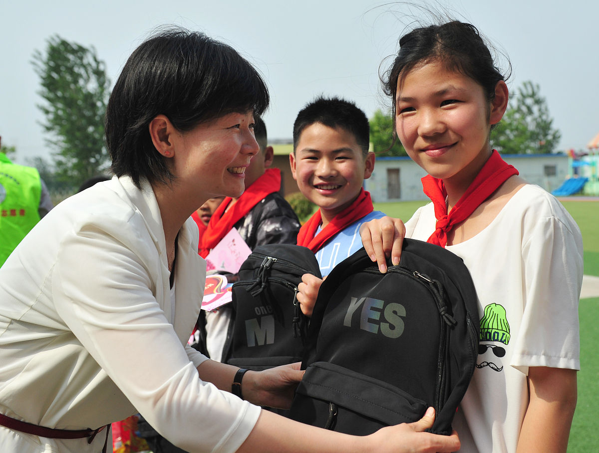 小朋友地铁研学活动结束后感谢义工家长付出拍照技术高超