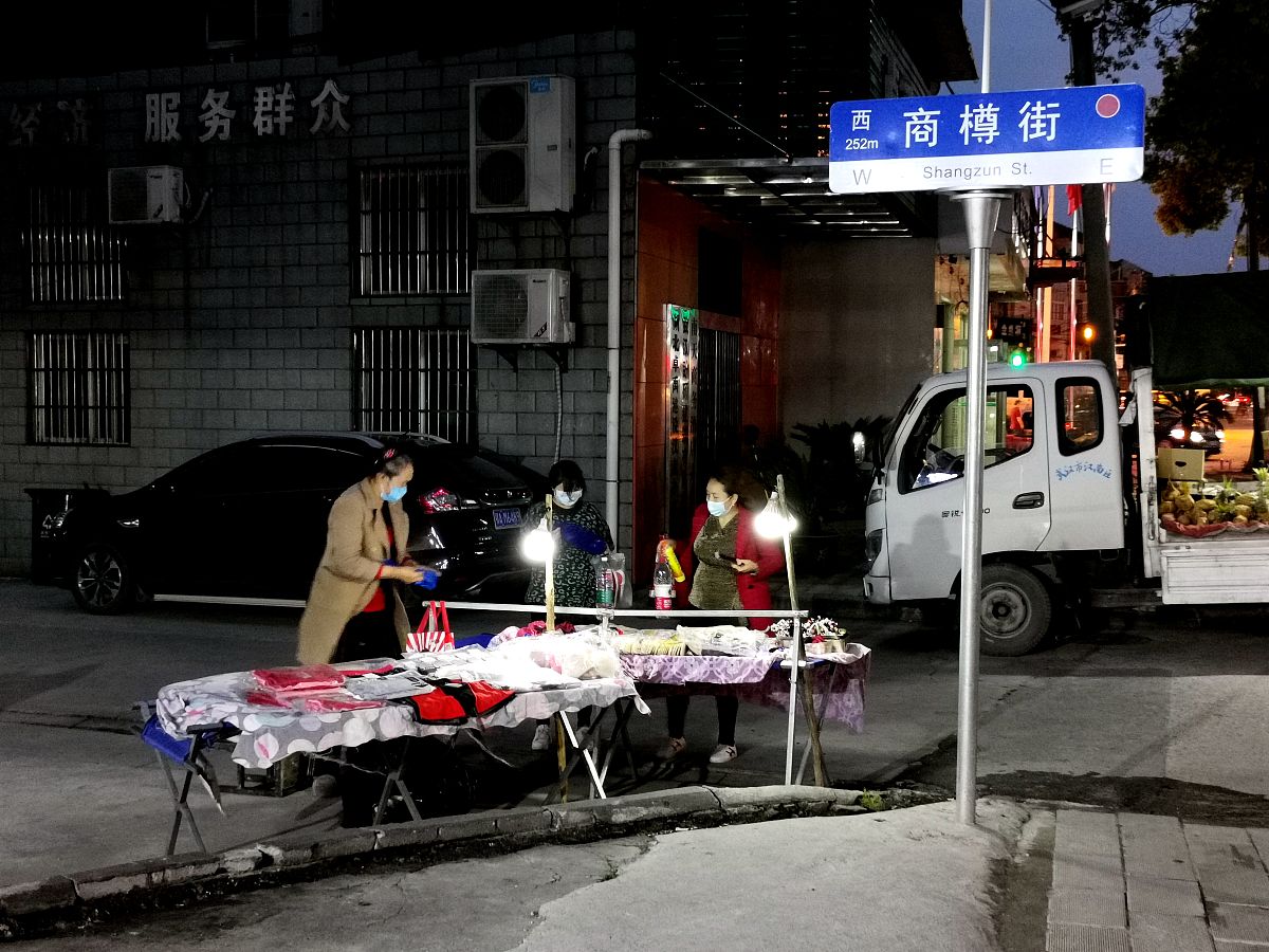 鸭脖店的文化符号与年轻人的消费选择写一篇社会实践心得