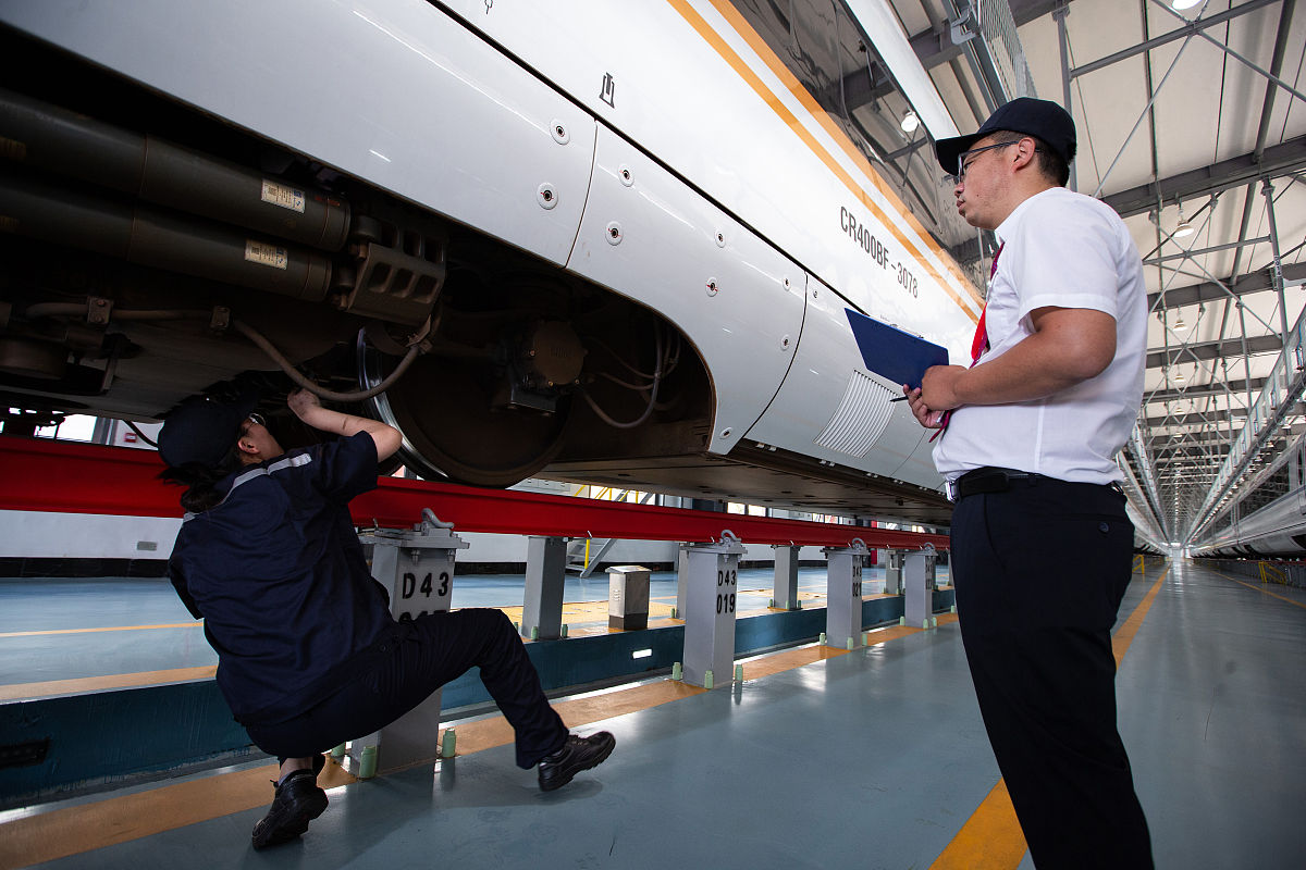 石家庄铁路职业技工学校开设的火车司机专业学什么？好不好