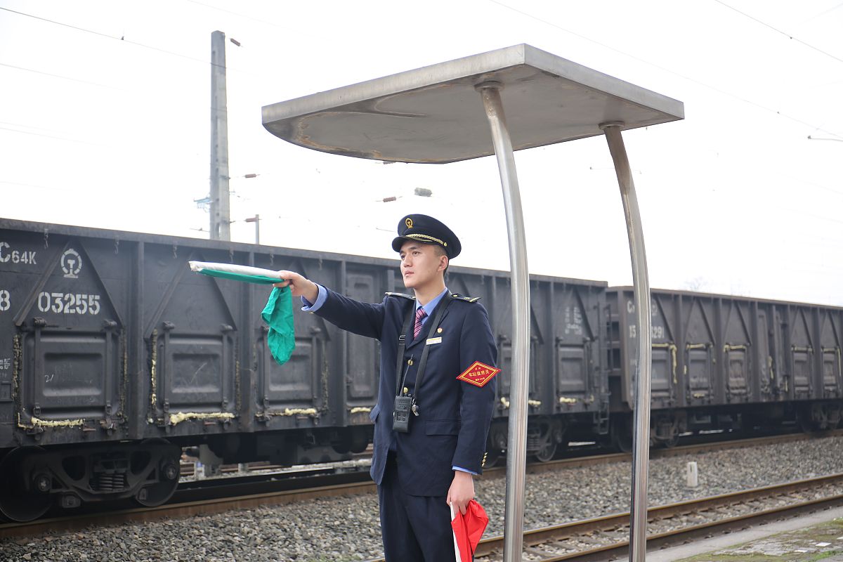 重庆中专铁路学校专业介绍：铁道工程、信号与控制、机车车辆、运输管理