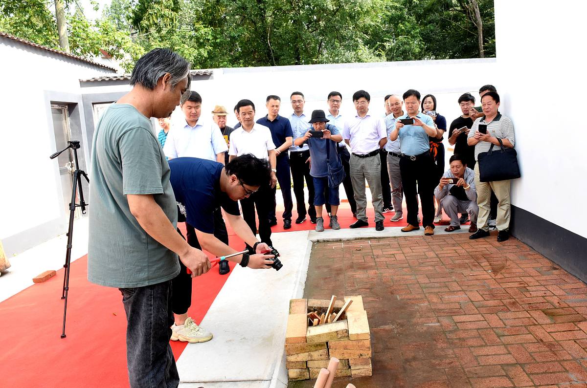 大兴调研之风有些干部认为自己一直和群众在一起沒必要调研你是单位负责人怎么办？按照公务员面试标准回答400字左右