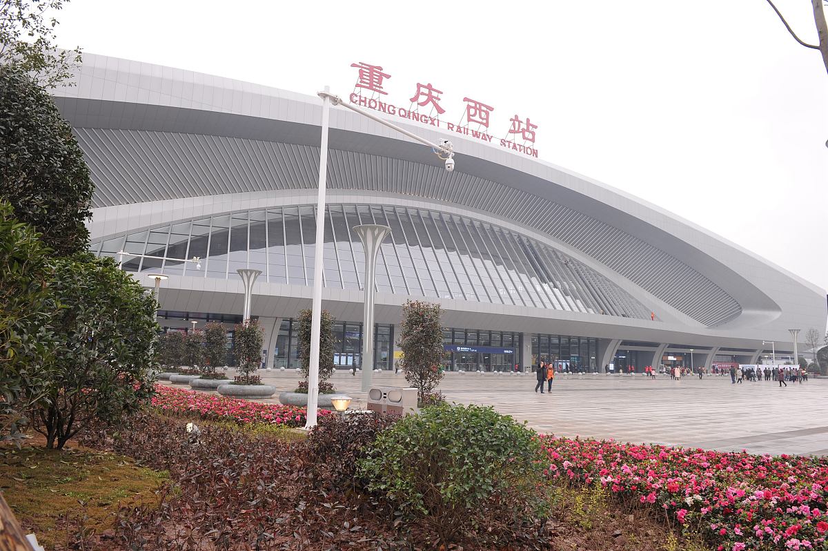 黄石四脚亭离哪个高铁站最近用250字帮我详细描述