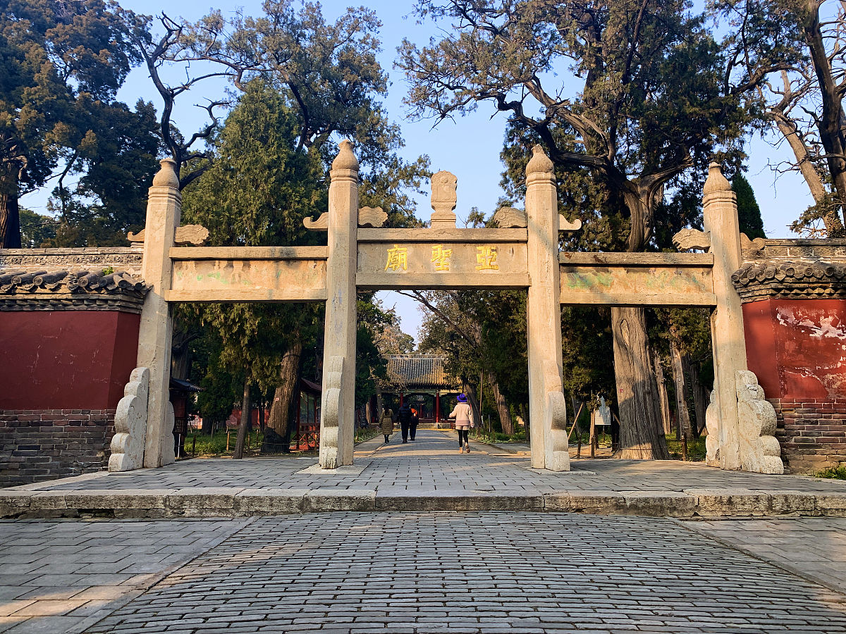 孔子、孟子、庄子思想的某一具体方面立足现实自主思考认识其文化价值思考其现代意义写一篇750字的议论文