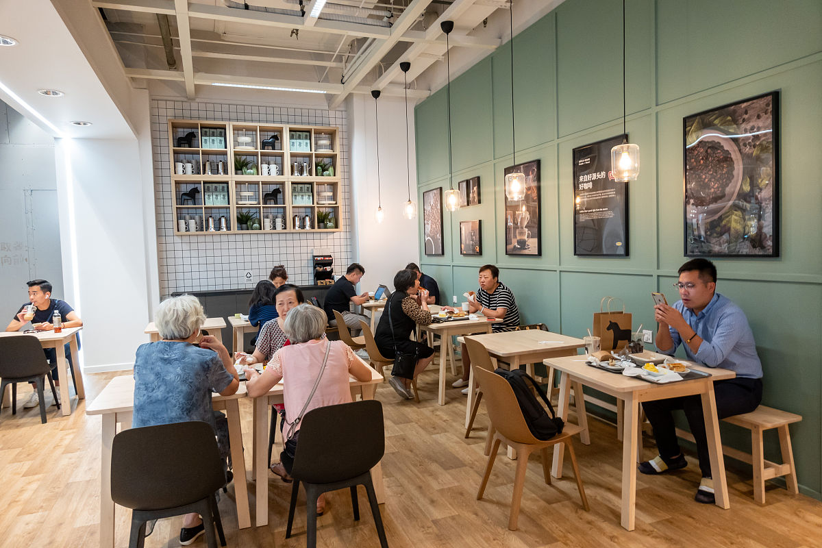 他们聊的话题很多有艺术的有文学的1000字左右