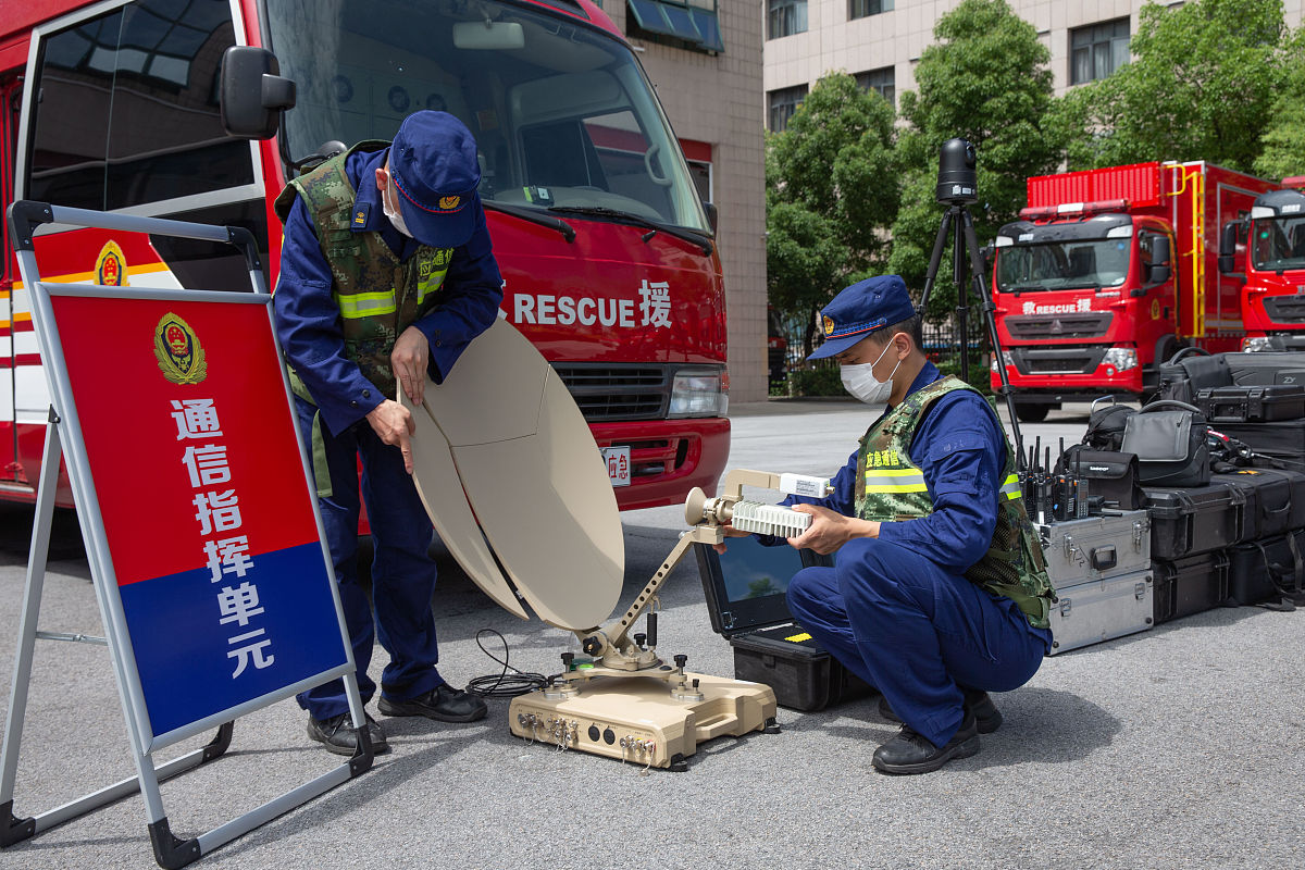 应急保障队车机驾驶员、特种作业人员锅炉、压力容器、压力管道、起重机械等及相关人员安全培训教育及持证上岗情况。