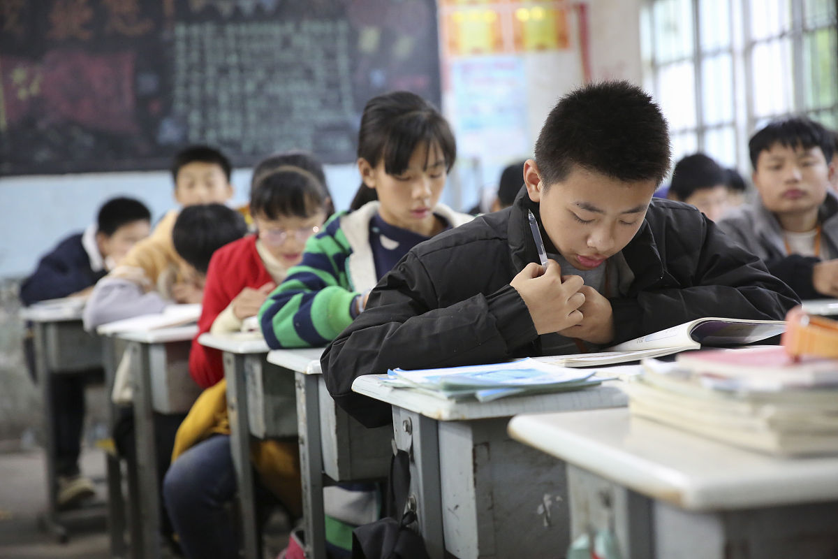 20条回复：教育部：八省份受灾地区学校如期开学